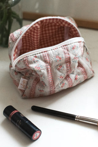 Dolly Small Makeup Bag (Filigree Floral)