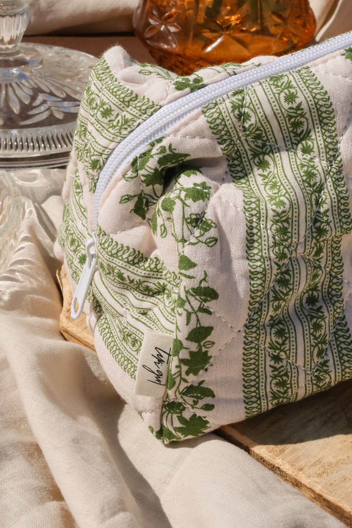 Dolly Small Makeup Bag (Filigree Floral)