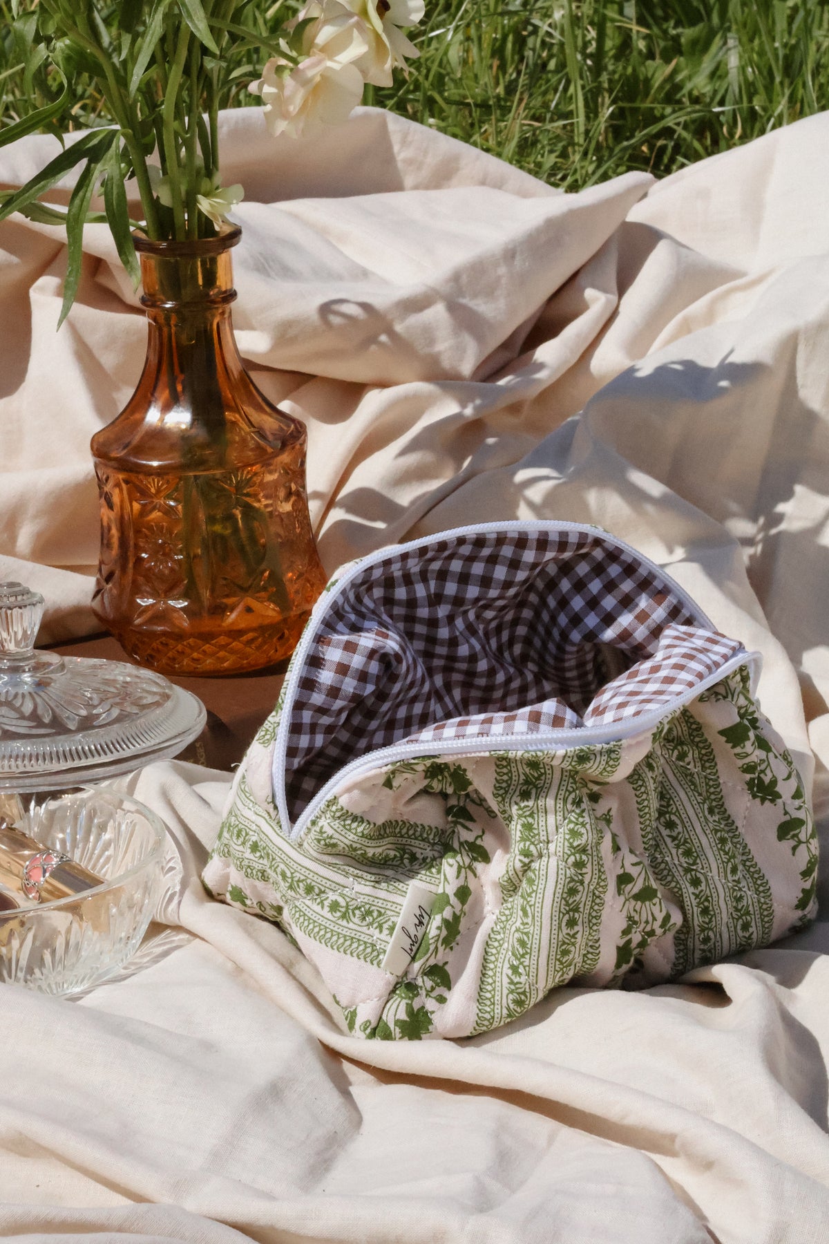 Dixie Large Makeup Bag (Filigree Floral)
