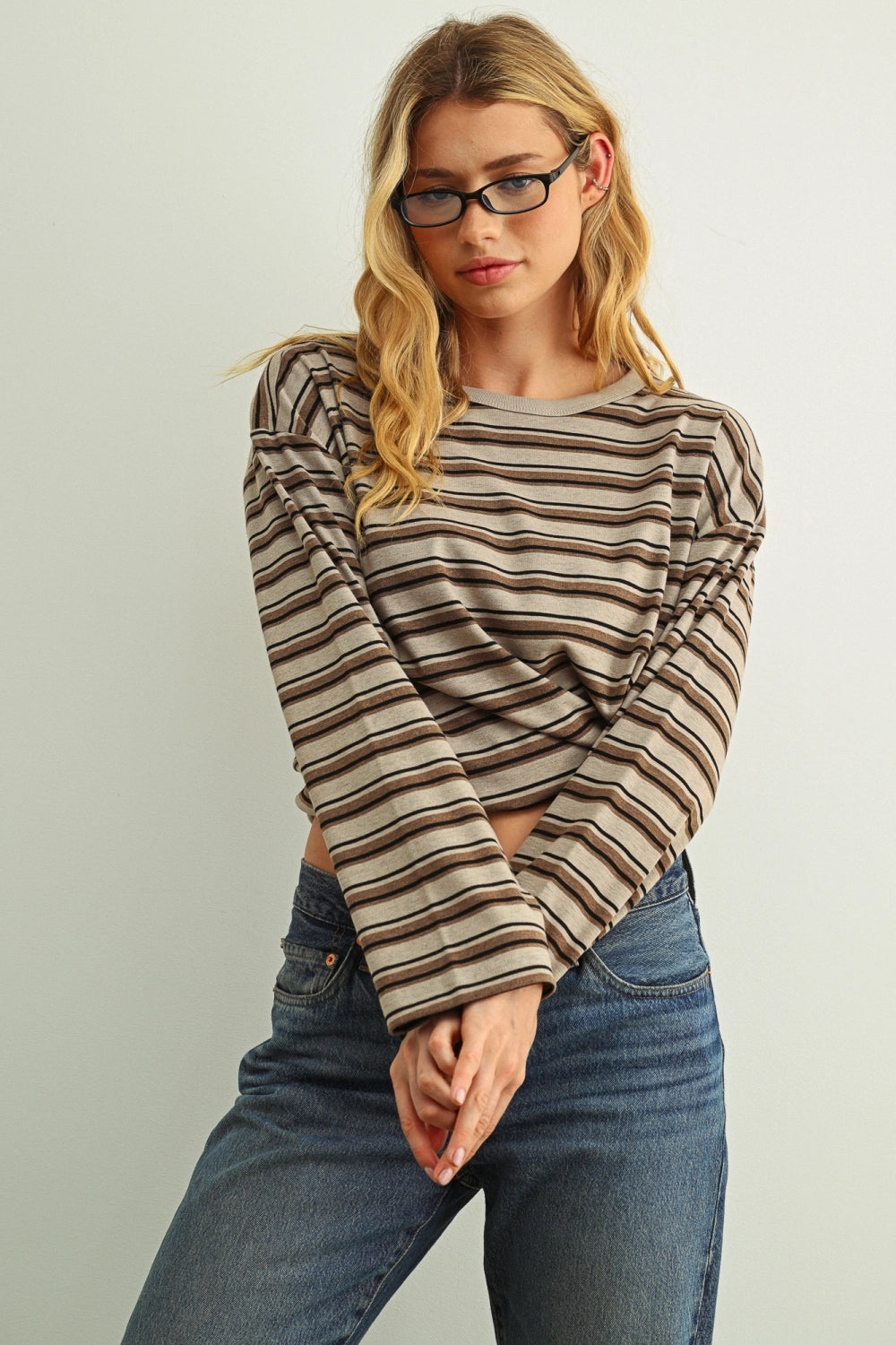 Woman wearing a brown striped tee with jeans